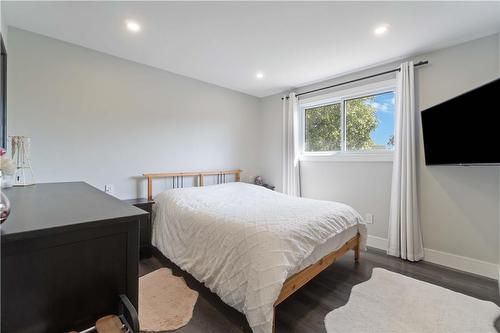 51 Camelot Drive, Hamilton, ON - Indoor Photo Showing Bedroom