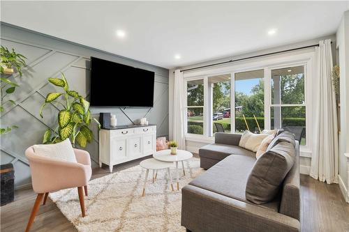 51 Camelot Drive, Hamilton, ON - Indoor Photo Showing Living Room