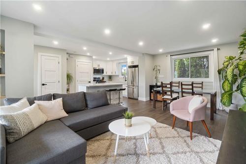 51 Camelot Drive, Hamilton, ON - Indoor Photo Showing Living Room