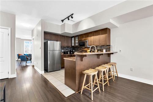 2082 Pine Street, Burlington, ON - Indoor Photo Showing Kitchen