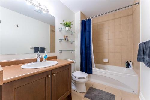 2082 Pine Street, Burlington, ON - Indoor Photo Showing Bathroom