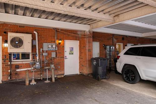 2082 Pine Street, Burlington, ON - Indoor Photo Showing Garage