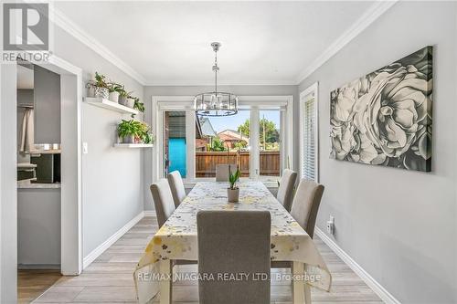 5019 Shirley Avenue, Niagara Falls, ON - Indoor Photo Showing Dining Room