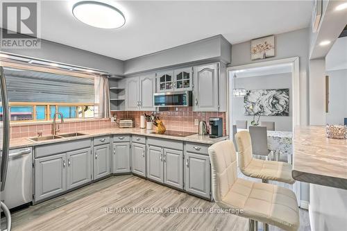 5019 Shirley Avenue, Niagara Falls, ON - Indoor Photo Showing Kitchen With Double Sink