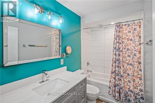 5019 Shirley Avenue, Niagara Falls, ON - Indoor Photo Showing Bathroom