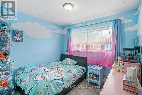 5019 Shirley Avenue, Niagara Falls, ON - Indoor Photo Showing Bedroom