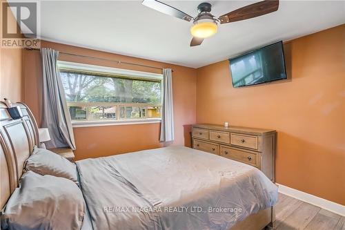 5019 Shirley Avenue, Niagara Falls, ON - Indoor Photo Showing Bedroom