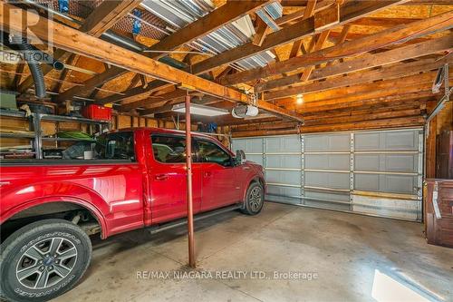 5019 Shirley Avenue, Niagara Falls, ON - Indoor Photo Showing Garage