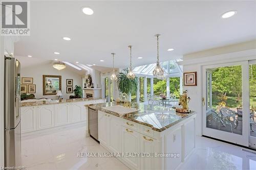 1021 Staines Street, Pelham, ON - Indoor Photo Showing Kitchen With Upgraded Kitchen