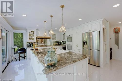 1021 Staines Street, Pelham, ON - Indoor Photo Showing Kitchen With Upgraded Kitchen