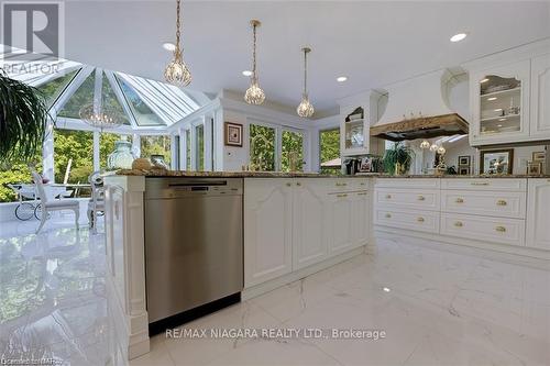 1021 Staines Street, Pelham, ON - Indoor Photo Showing Kitchen