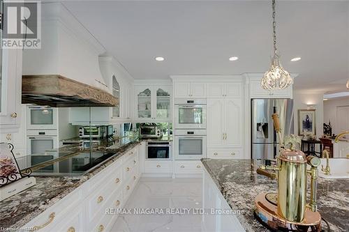 1021 Staines Street, Pelham, ON - Indoor Photo Showing Kitchen With Upgraded Kitchen