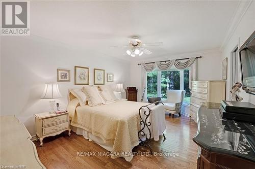 1021 Staines Street, Pelham, ON - Indoor Photo Showing Bedroom