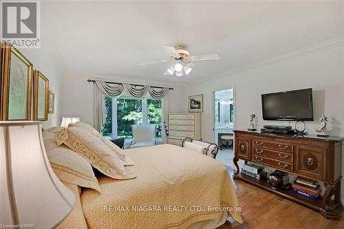 1021 Staines Street, Pelham, ON - Indoor Photo Showing Bedroom