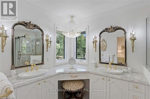 1021 Staines Street, Pelham, ON - Indoor Photo Showing Bathroom