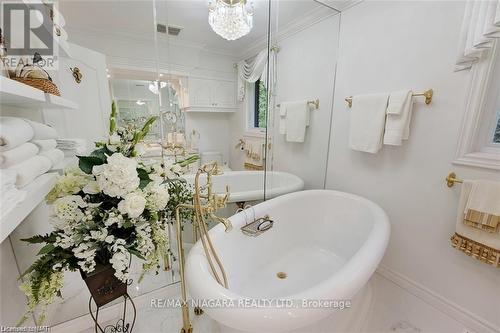 1021 Staines Street, Pelham, ON - Indoor Photo Showing Bathroom