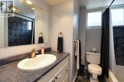 207 East 24Th Street, Hamilton (Eastmount), ON - Indoor Photo Showing Bathroom