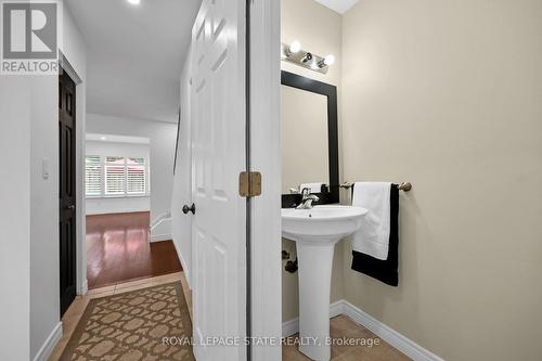 230 San Francisco Avenue, Hamilton (Dundas), ON - Indoor Photo Showing Bathroom