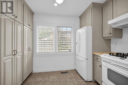 230 San Francisco Avenue, Hamilton (Dundas), ON - Indoor Photo Showing Kitchen