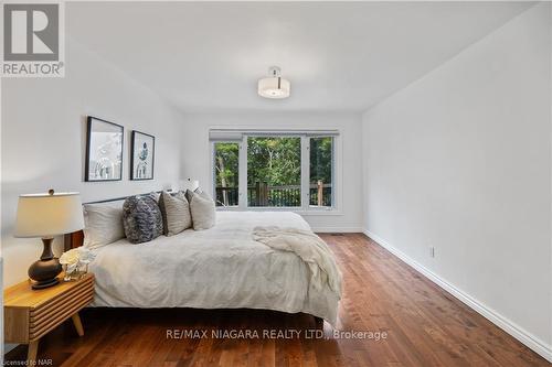 50 Melrose Drive, Niagara-On-The-Lake, ON - Indoor Photo Showing Bedroom