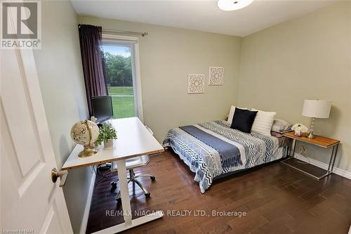 50 Melrose Drive, Niagara-On-The-Lake, ON - Indoor Photo Showing Bedroom