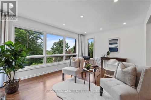 50 Melrose Drive, Niagara-On-The-Lake, ON - Indoor Photo Showing Living Room