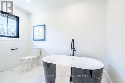 3111 Cemetery Road, Hamilton (Binbrook), ON - Indoor Photo Showing Bathroom