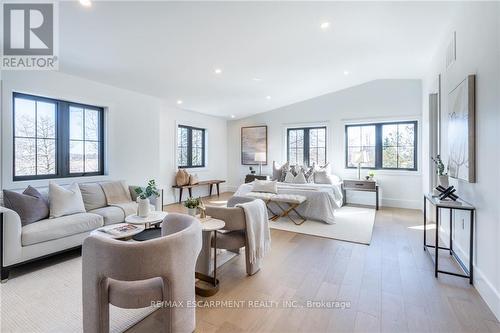 3111 Cemetery Road, Hamilton (Binbrook), ON - Indoor Photo Showing Living Room