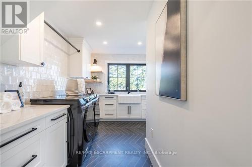 3111 Cemetery Road, Hamilton (Binbrook), ON - Indoor Photo Showing Kitchen