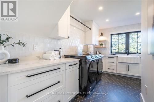 3111 Cemetery Road, Hamilton (Binbrook), ON - Indoor Photo Showing Kitchen