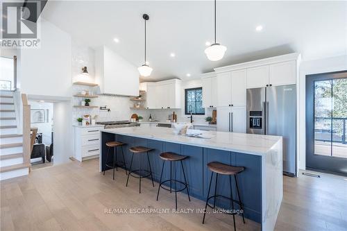 3111 Cemetery Road, Hamilton (Binbrook), ON - Indoor Photo Showing Kitchen With Upgraded Kitchen