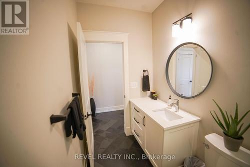 3733 Roxborough Avenue, Fort Erie, ON - Indoor Photo Showing Bathroom