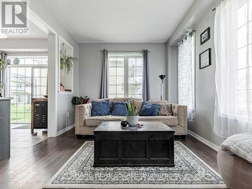 9 Tate Street, Brantford, ON - Indoor Photo Showing Living Room