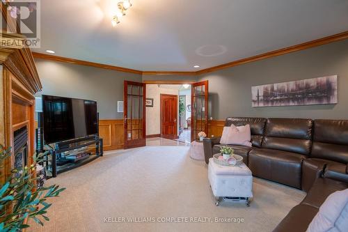 7775 St Augustine Crescent, Niagara Falls (Mt. Carmel), ON - Indoor Photo Showing Living Room