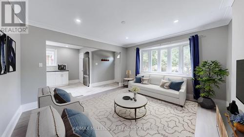 4 Athlone Place, St. Catharines, ON - Indoor Photo Showing Living Room