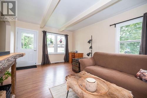 32597 Highway 17 Highway, Deep River, ON - Indoor Photo Showing Living Room