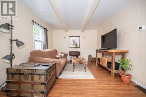 32597 Highway 17 Highway, Deep River, ON - Indoor Photo Showing Living Room