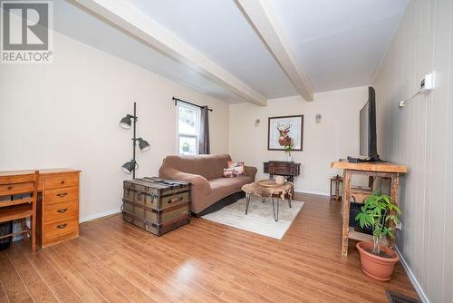 32597 Highway 17 Highway, Deep River, ON - Indoor Photo Showing Living Room