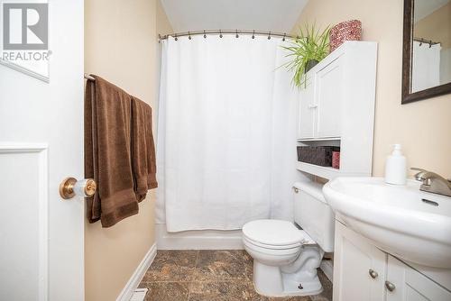 32597 Highway 17 Highway, Deep River, ON - Indoor Photo Showing Bathroom