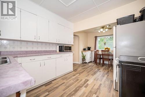 32597 Highway 17 Highway, Deep River, ON - Indoor Photo Showing Kitchen With Double Sink