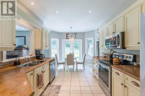 4549 Rice Lake Drive S, Hamilton Township, ON - Indoor Photo Showing Kitchen With Double Sink