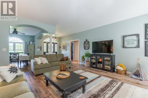 4549 Rice Lake Drive S, Hamilton Township, ON - Indoor Photo Showing Living Room