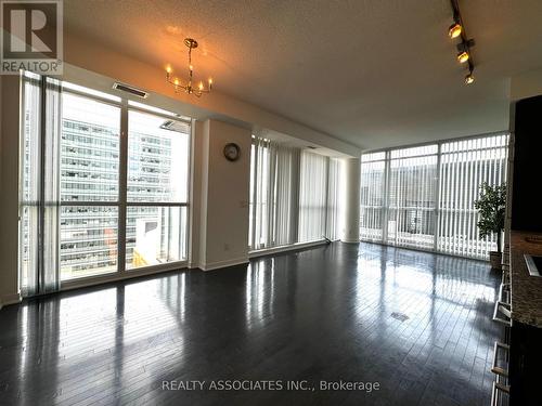 1401 - 770 Bay Street, Toronto, ON - Indoor Photo Showing Other Room