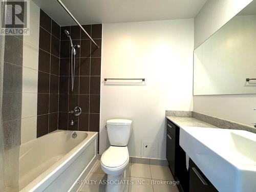 1401 - 770 Bay Street, Toronto, ON - Indoor Photo Showing Bathroom