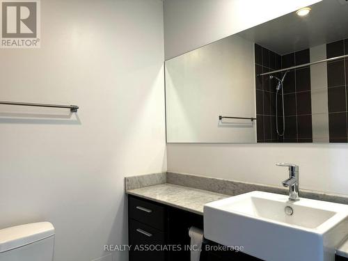 1401 - 770 Bay Street, Toronto, ON - Indoor Photo Showing Bathroom