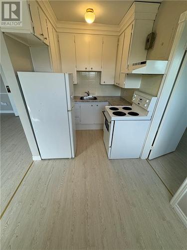 168 Leslie, Moncton, NB - Indoor Photo Showing Kitchen With Double Sink