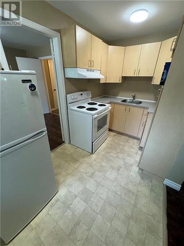 168 Leslie, Moncton, NB - Indoor Photo Showing Kitchen