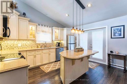 406 Lupin Drive, Whitby (Downtown Whitby), ON - Indoor Photo Showing Kitchen