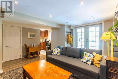 406 Lupin Drive, Whitby (Downtown Whitby), ON - Indoor Photo Showing Living Room