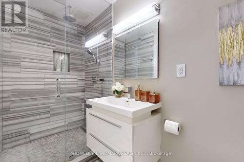 243 Taylor Mills Drive S, Richmond Hill, ON - Indoor Photo Showing Bathroom